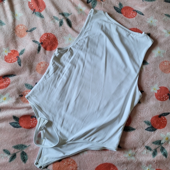 ARITZIA Babaton contour high neck sleeveless stretchy bodysuit size 1X - Picture 2 of 3